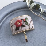 椿の刺繍ポニーフック　冬咲き真紅