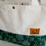 おとぎ話の緑の森☆たっぷりトートバッグ☆帆布＆本革タグ