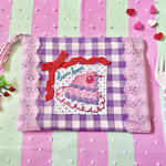 食べかけチェリーケーキの刺繍ぺたんこポーチ