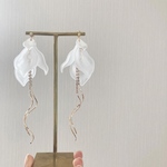 weddingにも✽花びらビジュータッセルピアス