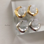 ★ゴールドのみ★ピアスに見える変形フレームイヤリング　ノンホールピアス  