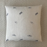 ⚮̈ミナペルホネン　choucho グレーベージュ　クッションカバー　ハンドメイド