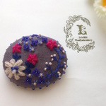 レトロ・トリコロール　＊　刺繍ブローチ