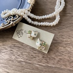 猫とビジューピアス/イヤリング（キジ白）