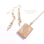 万年筆と本／ピアス イヤリング ネックレス