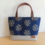 フラワー刺繍　ハイドレンジア　ネイビー＆リネン帆布のマチ広トートバッグ　