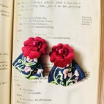 刺繍リボンタッセルとお花モチーフの耳飾り02　ワインレッド