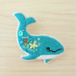 クジラの刺繍ブローチ【受注製作】
