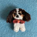 垂れ耳がかわいい🎵キャバリアのフワモコ刺繍ブローチ