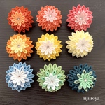 つまみ細工　段菊のクリップ　タッセル付き