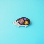 ［新作・受注制作］ハリネズミの刺繍ブローチ