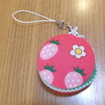 マカロンポーチ☆（イチゴとお花柄）