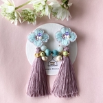 ビーズたっぷり刺繍のお花とタッセルのピアス(イヤリング)