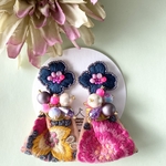 ビーズたっぷりブルーの刺繍のお花とじゃらじゃらリボンタッセルのピアス(イヤリング)