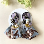 ツートン刺繍とビーズじゃらじゃらリボンタッセルのピアス(イヤリング)