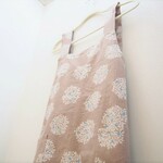大人用エプロン・バッククロスエプロン（leaf wreath・ベージュ）☆送料無料☆