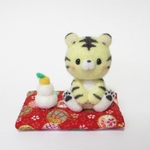 トラちゃんと鏡餅（干支飾り）