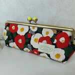 お花の玉付がま口ペンケースorメガネケー ス　椿猫