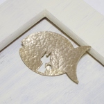 【sale】ねこ in さかな。真鍮ブローチ【050】