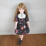 499【復刻版初代リカちゃん】.花柄のクラシカルワンピース・黒 ※リカちゃんアウトフィット※初代リカちゃん 服