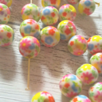 ビーズ 16個 10mm 花柄 フラワー ラウンド 丸玉 アクリル