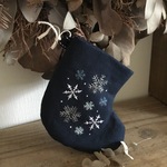 クリスマスオーナメント　雪の結晶の刺繡