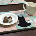 パッチワークのランチョンマット（黒とグレー）