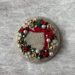 リネン生地刺繍ブローチ