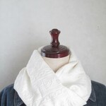 ＊肌に優しい綿素材＊アラン風ニットのスヌード　　アイボリー