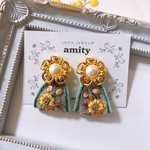 《刺繍リボン》ボタンピアス・イヤリング　プチ