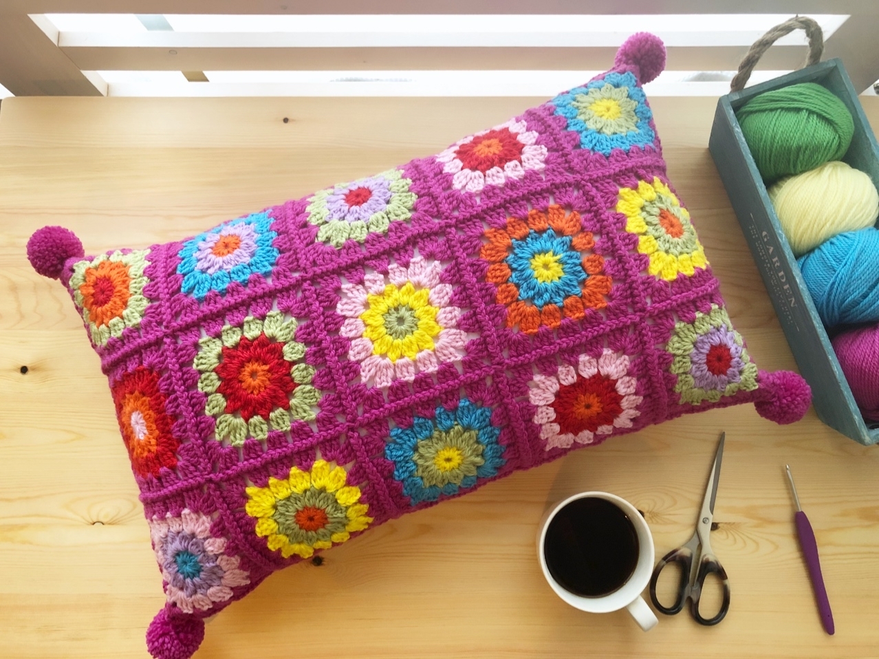 再販】モチーフかぎ針編みクッション／ウール100% - S-CUTE'S GALLERY