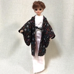 ジェニー・momoko 羽織　黒・小花模様