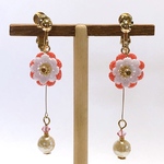 レース編みのお花とパールのゆらゆらピアス・イヤリング(ピンク)