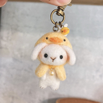 ＊ひよこポンチョの垂れ耳うさちゃん＊キーホルダー《羊毛フェルト》