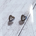 🐻イニシャルピアス「V」SILVER 