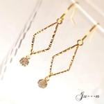 【再販】ひし形♡ラインストーン♡シンプル♡ピアス ❁*✲ﾟ*