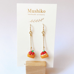 いちごデニッシュのペアピアス　イヤリング