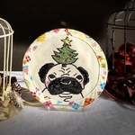 クリスマス🎄オーナメントにもなる・パグさん刺繍のコースター(ツリーが乗っちゃった？)