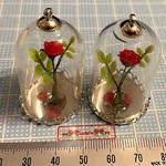 約1/12ミニチュア:美女と野獣の薔薇のイメージの作品(写真右)