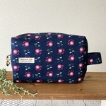 おむつポーチ　トラベルポーチ　お花と蝶々　ネイビー