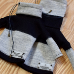 1106　六分の一男子図鑑　ハイネックワイドプルオーバー白×黒　袖白