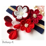 【定番】紅白が可愛い◆4cmミニ重ね梅の可愛い和モダン髪飾り(下がり付き)◆えんじ×白×梅×赤色のママでも簡単につけられるつまみ細工_BETHANY- KベサニK製作所