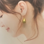 【送料無料】しずくピアス（シャンパンゴールド）