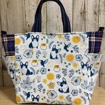 【トートバッグ】　コーギーとハチドリとミツバチと柄　うしろポケット付き