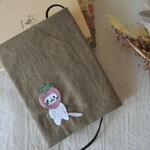 4000→3600円　いちごにゃん　手刺繍　文庫本　ブックカバー