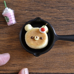 スキレットのせくまパンケーキ　(ブローチまたはマグネット)