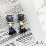 ＊sale＊Vintage style button × pearl & leather /  Titanium  pierce・Earrings・Non hole pierce(金属アレルギー対応)