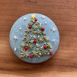 ビーズ刺繍くるみボタン（ヘアゴム/ブローチ）