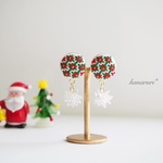 クリスマス刺繍のイヤリングorピアス《ポインセチア》