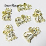 【D-0574】8pcs　リアルなネコ　22×13mm　グレー＆ホワイト　チャーム